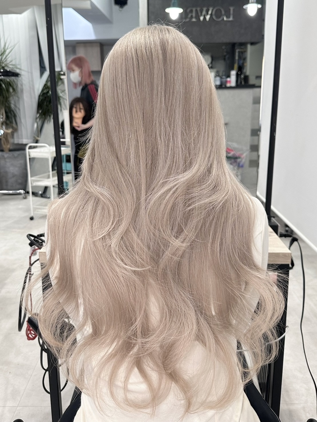 BLONDE BLONDE