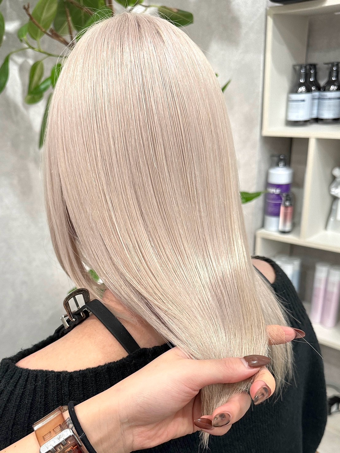 BLONDE BLONDE