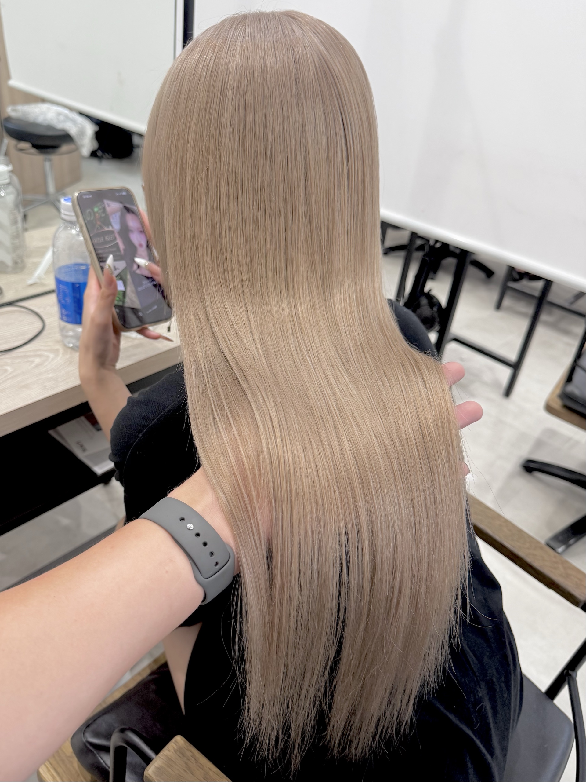 BLONDE BLONDE